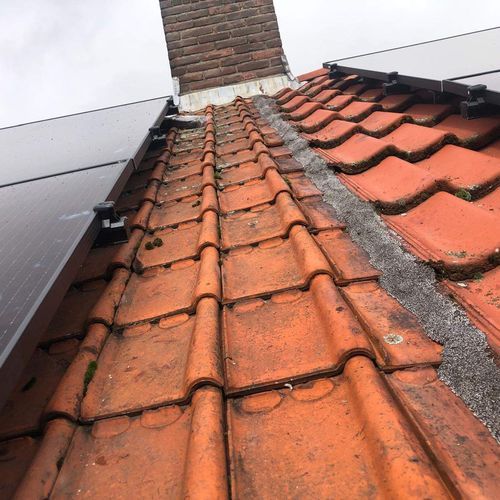 Hellend dak Doorwerth met oude dakpannen